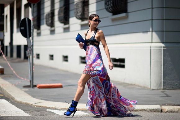 米兰街头风格：运动胸罩和霓虹灯蒂勒